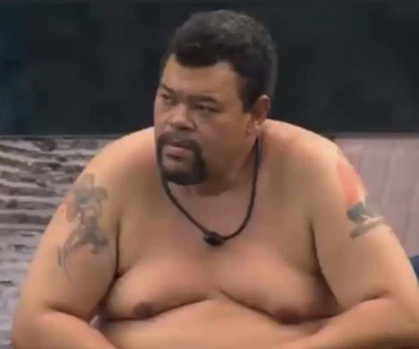 Absolutebrazil's tweet photo. SEJAM SINCEROS!

Já que o Babu disse que não tem medo do Jonas 

Numa possível briga e troca intensa de socos entre BABU e JONAS

 quem ganharia? https://t.co/EEqiN56RuO