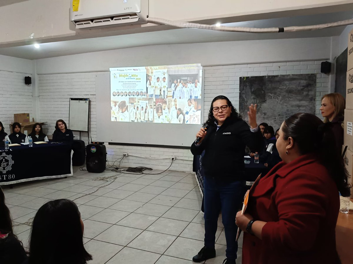 ciqa_mx's tweet image. Investigadoras, técnicas y estudiantes de posgrado comparen con jóvenes de la EST#80 Rubén Moreira de la @SEducacionCoah, experiencias como Mujeres en la Ciencia. Son el talento y #OrgulloCIQA con el que se construye  el conocimiento y la fortaleza de nuestra institución.