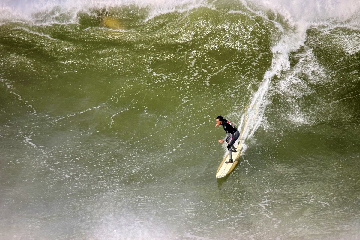 Michel Velasco. Uno de aquellos primeros campeonatos en La Vaca casi entre amigos y asiduos. Michel: un grande de nuestro surf.
