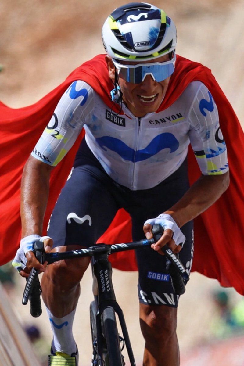 Yo le sigo viendo la capa roja!!! Ustedes???

No es un ciclista, es Nairoman!!!