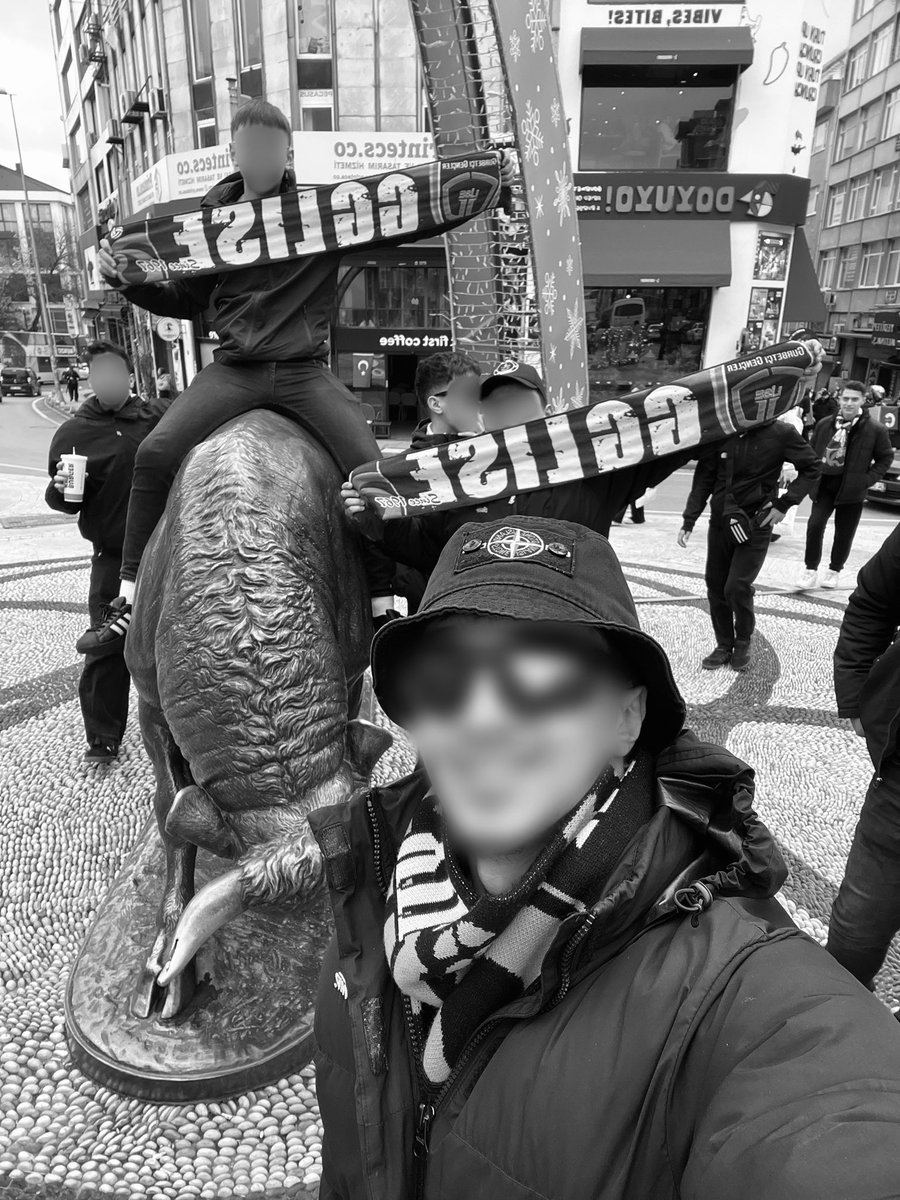 SARSILMAZ1967's tweet photo. Maç gününüzden bir hatıra...Pankartı çalmaya çalışıp ayakları götlerine vura vura kaçan g(AY)fb ... Size 1 günde fazla travma bıraktık. https://t.co/TSYWtLYT1H
