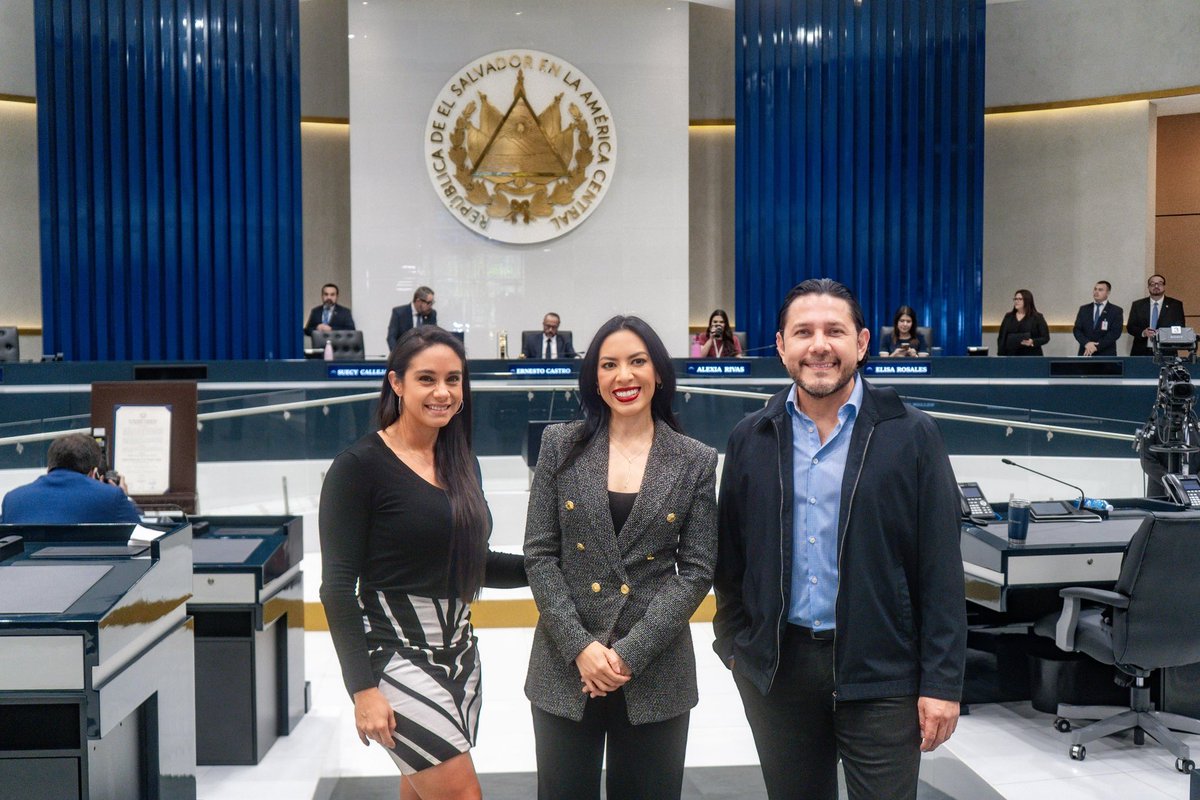 Nos encontramos representando a los habitantes del Departamento de Santa Ana y San Salvador. #Plenaria97 

Estamos para servirles.