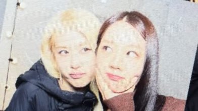 chaescvnty's tweet image. ROSIE AND HYERI REUNION 🥹🩷