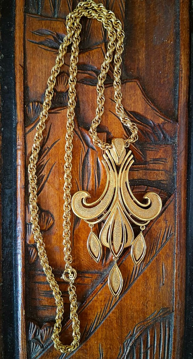 renaissancefai's tweet image. Vintage Crown Trifari Gold Tone Fleur de Lis Pendant Necklace, Long Rope Chain, Statement Mid Century
etsy.com/listing/445620…?
#vintage #necklace #pendant #fleurdelis #long #crownTrifari #Trifrari #retro #glam #ropechain #goldtone #designer #signed #giftforher #long
