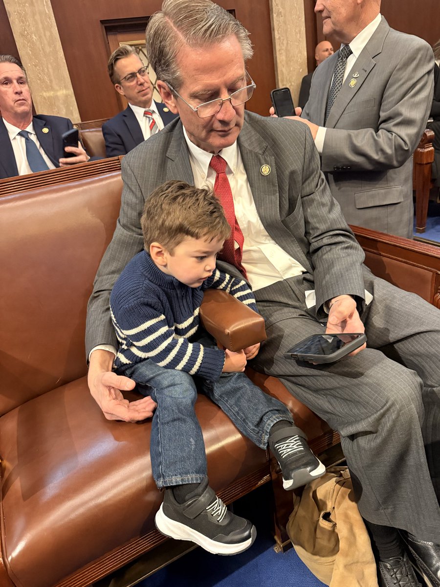 .<a href="/timburchett/">Tim Burchett</a> showing off videos of Nelson the horse….NOT the late “bad bunny”, Flop.