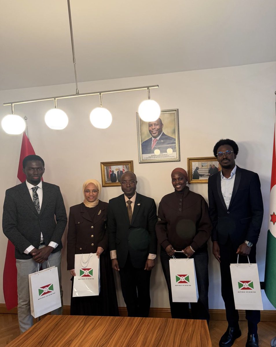 africa_withoutb's tweet photo. AWB held an official meeting in Ankara with H.E. Didace Ntureka, Ambassador of Burundi to Türkiye.

The delegation presented AWB’s vision & upcoming initiatives, with discussions focused on youth leadership, Pan-African solidarity & the role of the diaspora in Africa’s long-term development.

#PanAfricanism #AfricanDiaspora