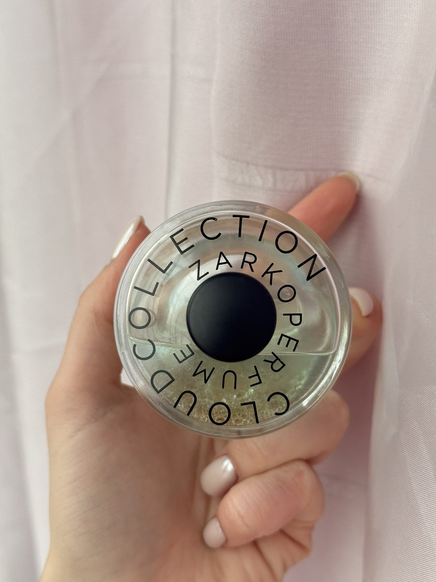 Боже, ну може хочаб тут хтось в мене їх купить, оригінал Zarko Perfume Cloud Collection no2. Вони дуже свіжі, ніби море і цитруси. Оригінальні, коробка є, покупала щось в районі 6500 за 100мл, залишок десь 75-70мл віддам за 3500
Напишіть мені в особисті можемо торгуватися