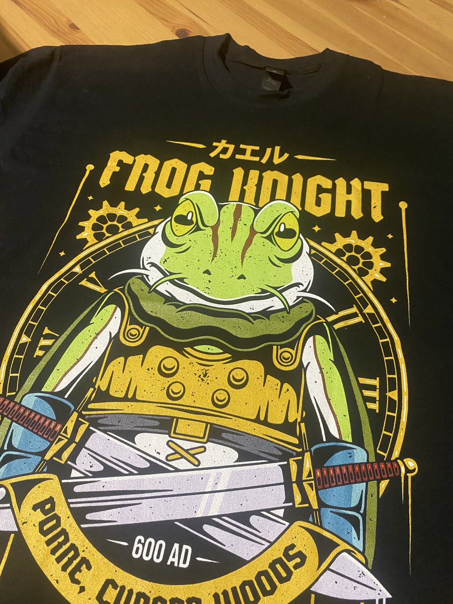 Ever wondered how my designs look when printed? Here’s my Glenn Frog Knight design inspired by the cult RPG classic Chrono Trigger video game printed on a tee.

If you like it, you can get the t-shirt in my shop here:
 alundrart.com/products/glenn…

#ChronoTrigger #rpg #SNES #gaming