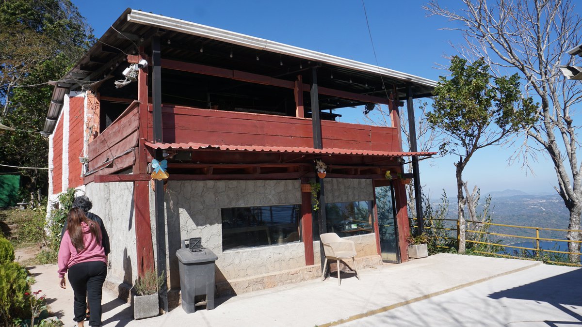 roquemocan's tweet image. El Centro Hace Clic nos llevó a desayunar a Tuza, en la Carretera Panorámica. Está a un par de curvas más adelante de Las 3 Piedras. Me cuentan que es de alguien de Cojute que vende chorizos. Tengo que volver, para probar los WANTAN de chorizo... #SonyA6000 #1650mmKitLens