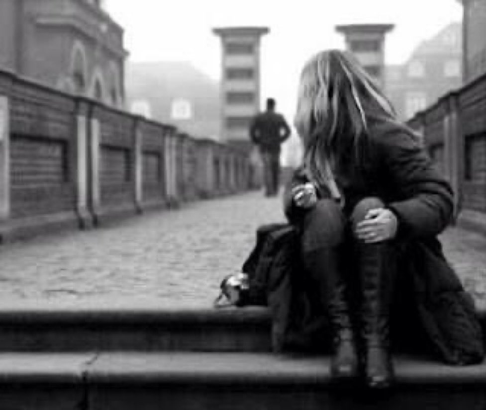 لاتطلب
من أحد أن يبقى معك دائماً 
إترك هذا بحجم محبته لك 
فالظروف هي إحدى 
كذبات الزمان .!!