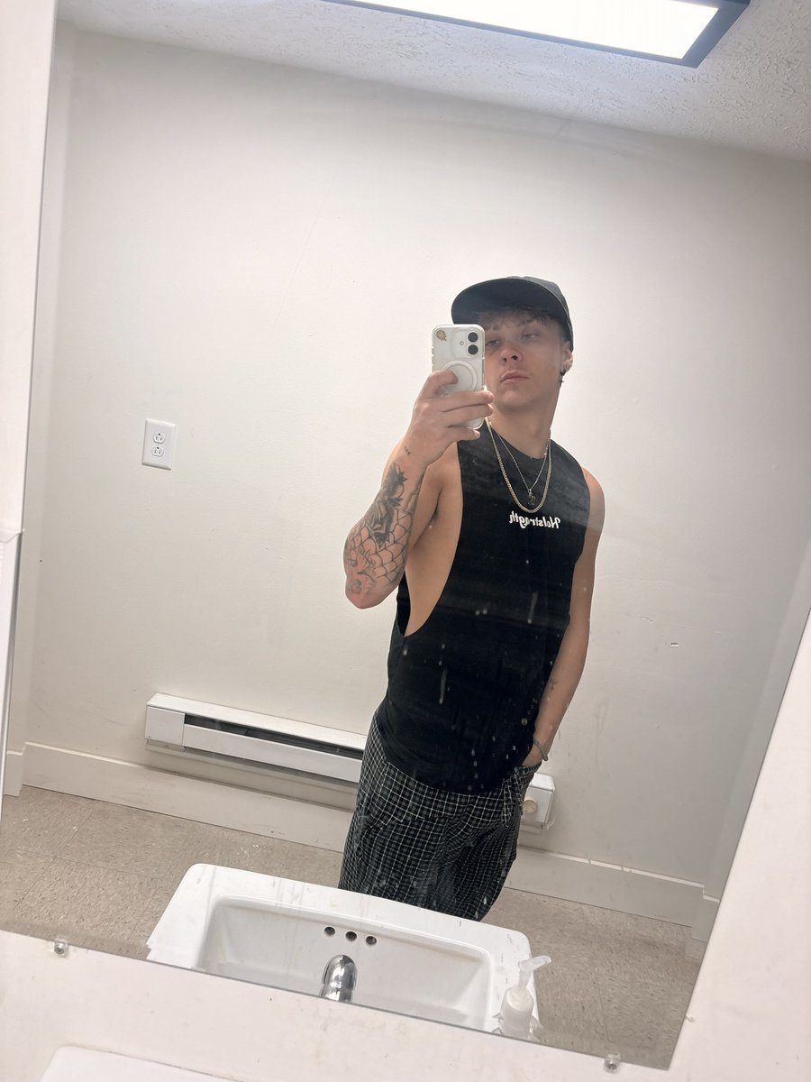 cxmberger's tweet photo. goodmorning ;) i hope your having an amazing week join my OF:) in bio for the good stuff https://t.co/8bvxXio01X