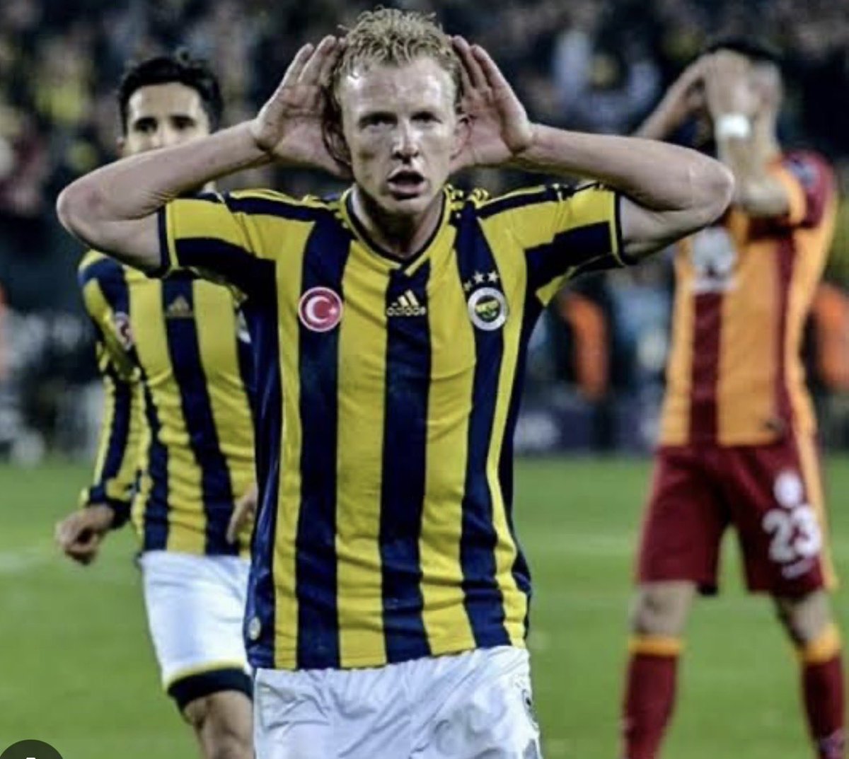 biguteri's tweet photo. @_onlyscott @iluv_papi @Fenerbahce Legend player https://t.co/qKdKZ0fNGe