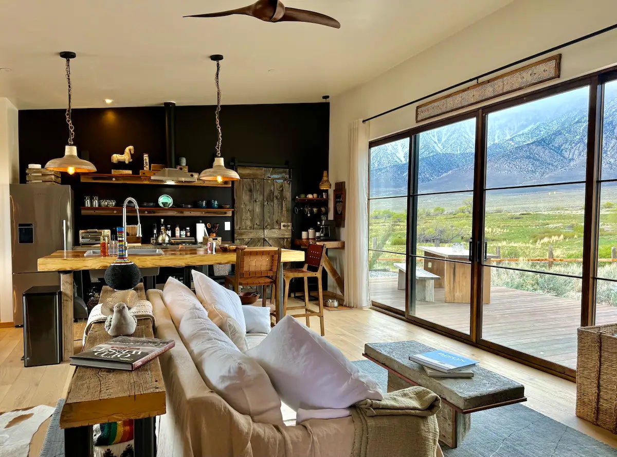 lonesierraviews's tweet photo. Experience the magic of the-lone-west vacation 📷📷
Book your escape today 📷 https://t.co/rAAmJ3BLLX

#TheLoneWestVacation #EasternSierra #MountainGetaway #makeupchallenge #ExploreTheWorld #EasternSierra #MountWhitney #MountainGetaway #HikingParadise #hikingadventures https://t.co/SYkRfBtt5F