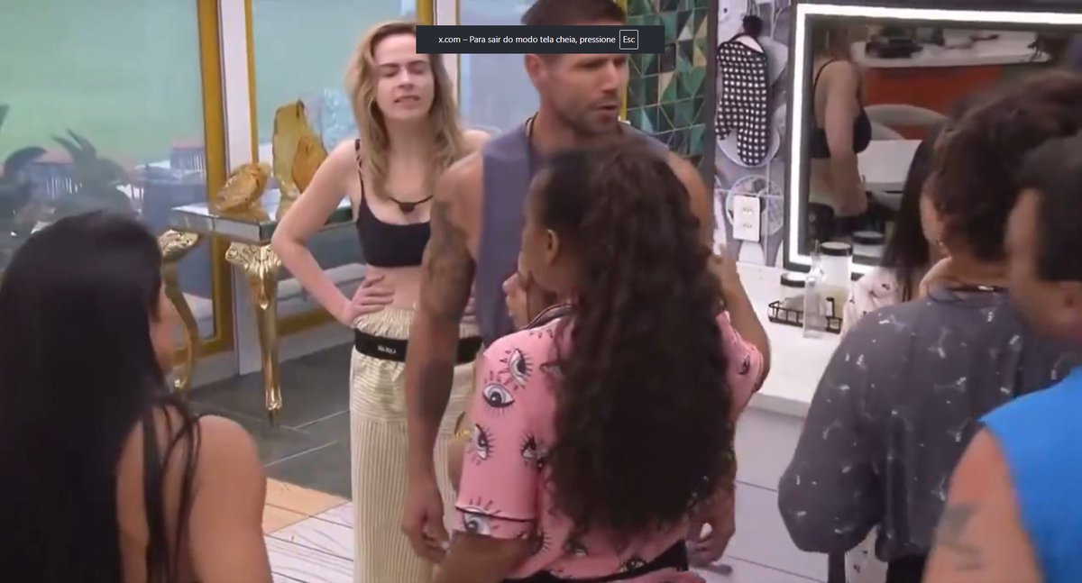 stargazerseer's tweet photo. @faahlso Nossa Senhora a DISTANCIA que as pessoas tavam dela com garfo

O povo tá maluco mesmo https://t.co/Bj2WxhOyUF