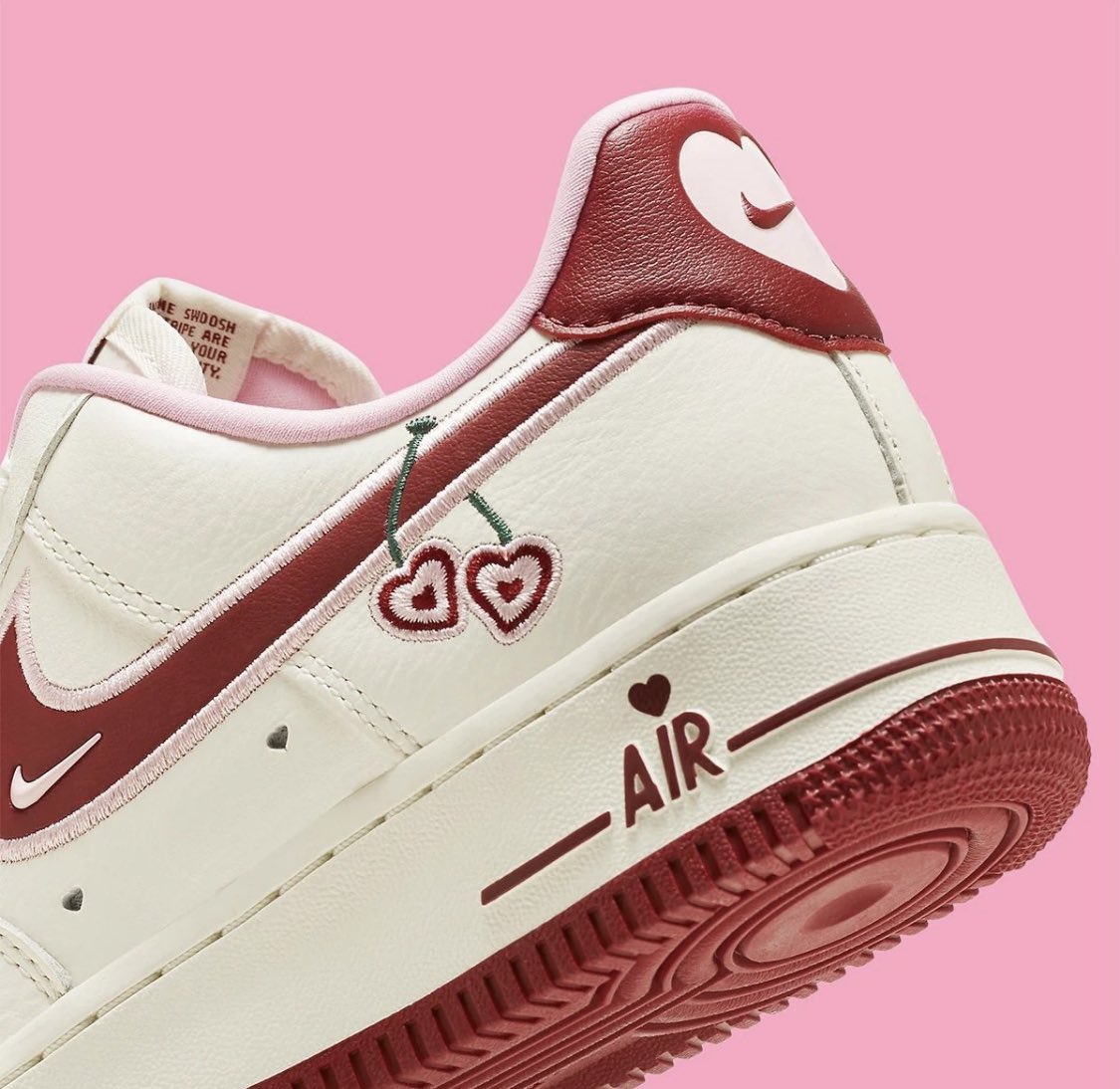 Indie5051's tweet photo. Nike Air Force 1 Low edición  "Día de San Valentín" https://t.co/iCAAeBJzlh