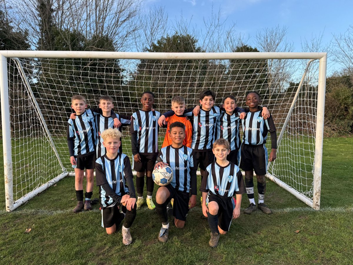 EtonburyPE's tweet photo. WE’RE IN THE FINAL! 🎉

A huge district semi-final game tonight vs @BromhamPrimary 💙

⚽ Teddie
⚽ Finley
⚽ Roman

💙⭐ Star players: Finley &amp; Roman⭐💙

 Unreal work by all and thank you for having us! 👏 

#TeamETA https://t.co/Y1t1roGcpo