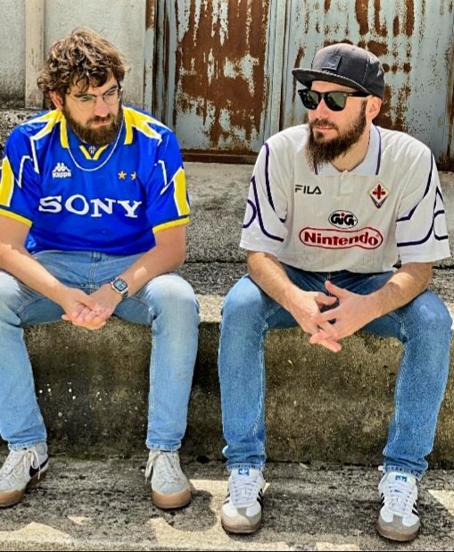 Spirit69_'s tweet image. Fusionar Fútbol y moda siempre suena bien. Pero no de cualquier forma. #casualstyle #terracestyle #culturadegrada #blokecore #revivalfashion #outfit #footballculture