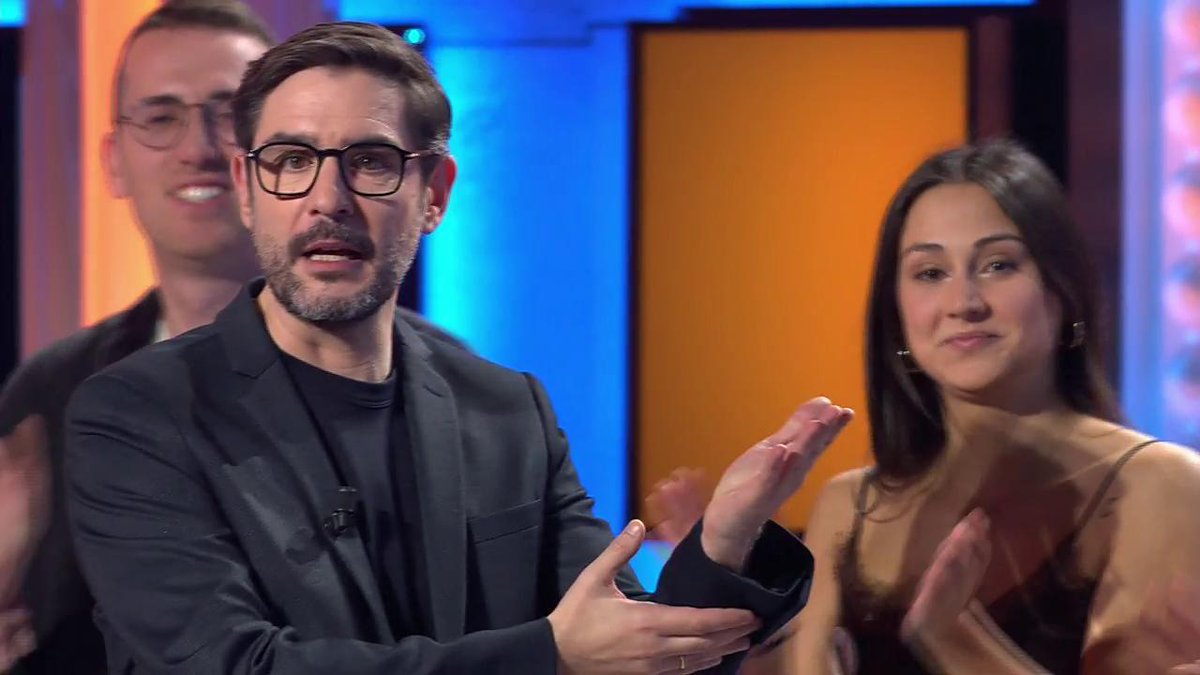 📦 Arrancamos #AlláTú en <a href="/telecincoes/">Telecinco</a> con <a href="/ElBonet/">Juanra Bonet guion bajo oficial</a>

Síguelo en directo 🔵 mdia.st/directo5