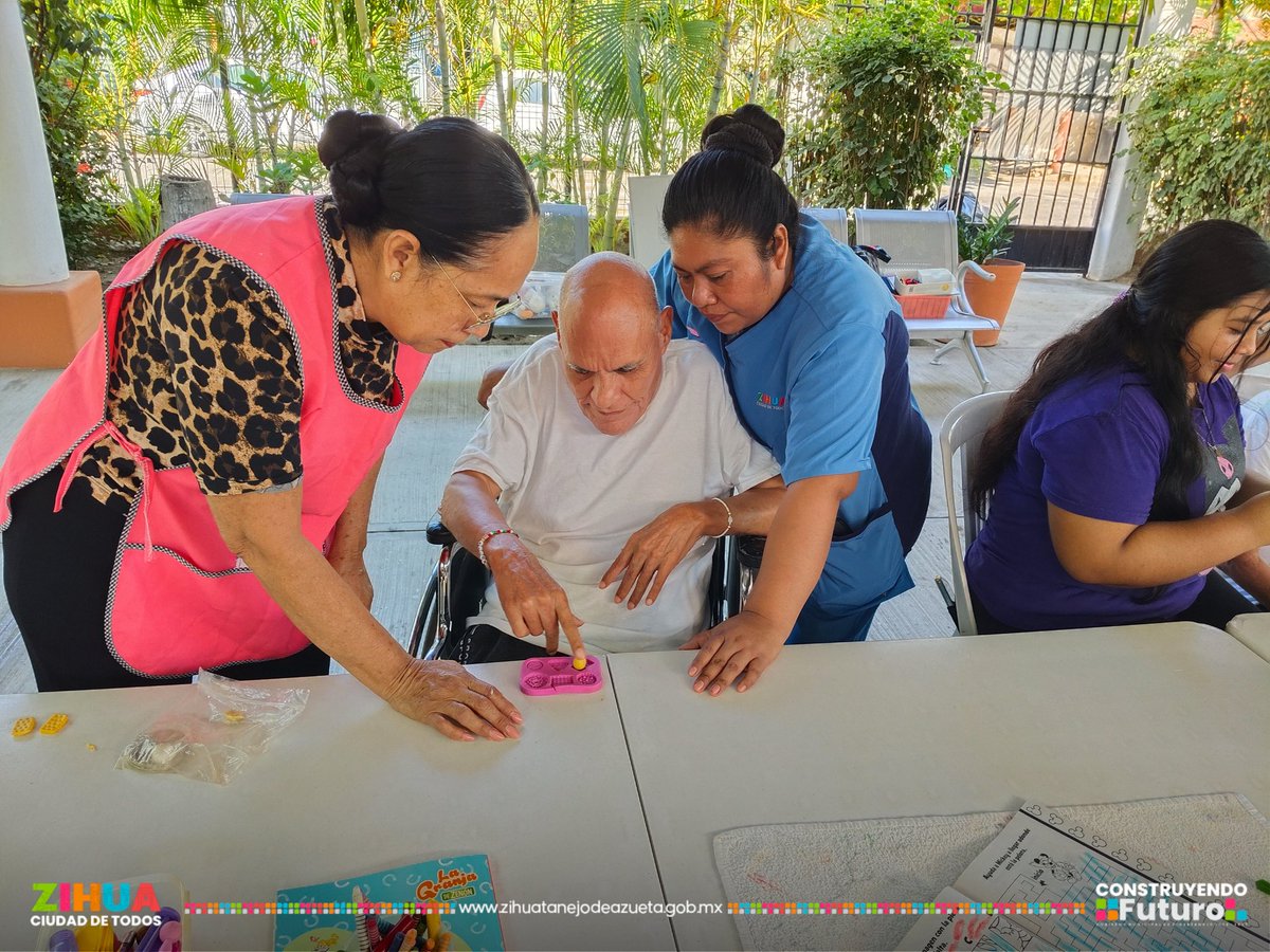 Una mañana llena de sonrisas y creatividad.✨

Las alumnas del curso de manualidades visitaron el #AsiloCasaCorazón donde compartieron una hermosa mañana con nuestros abuelitos. 

Juntos realizaron llaveros, aprendieron nuevas técnicas y, sobre todo, compartieron tiempo, cariño.