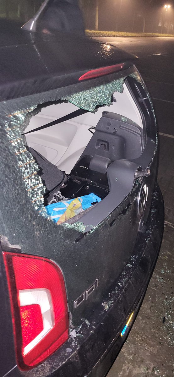 Dinsdagavond was het weer raak bij parkeerplaats #kardinge .Wordt tijd voor meer verlichting en bewaakings camera s .#rtvnoord #gemgroningen of zelf een keer gaan posten de hele avond.