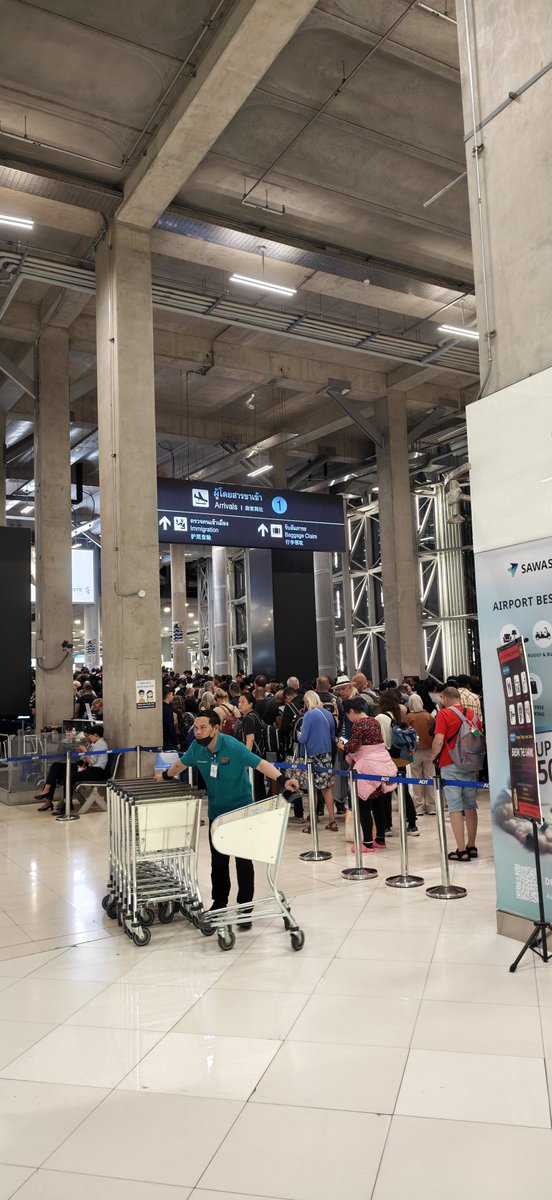 什麼情況，半夜兩點
還好有快速通關😰