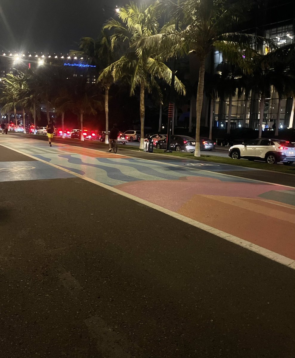 يأسرني اللٌطف بالكلمة والرّقة بالحديث وصدّق العينين .