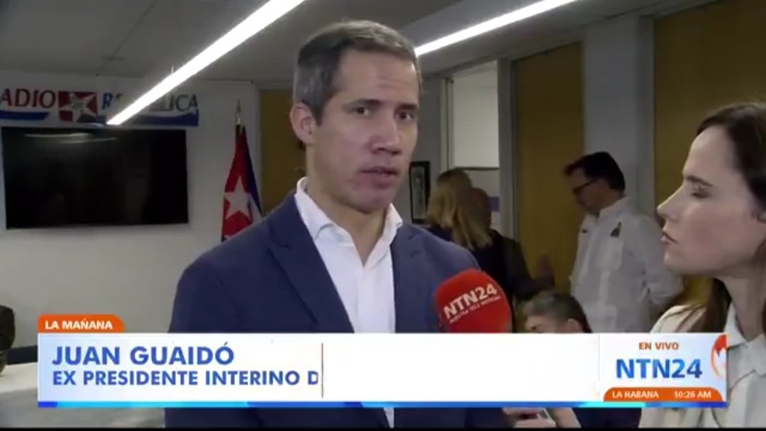 En este momento está siendo entrevistado en Miami FL, donde dijo que volverá a Vzla para ayudar a los Hnos Rodríguez y a MCM a reconstruir el país junto a sus colegas Borges, Leopoldo, Capriles y otros políticos que tienen derecho a una nueva oportunidad donde ya las viejas