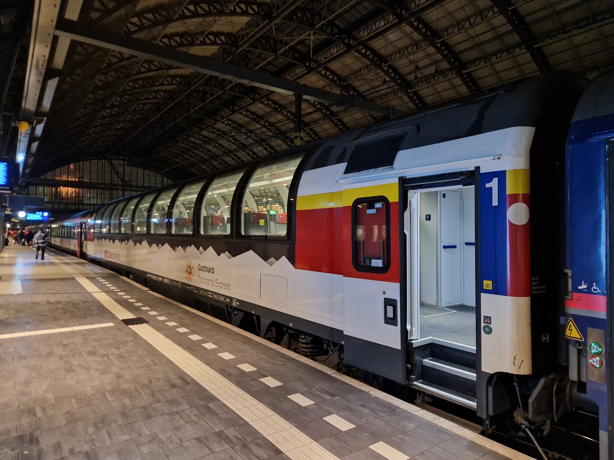 VikingonRails's tweet photo. #panorama night in #Amsterdam on the @unsereOEBB #nightjet to #Zurich

 #vikingonrails #worldonrails #createyourownstory #treinleven #bahnreisen #interrail #bahnzeit https://t.co/PcwKMjwkzq
