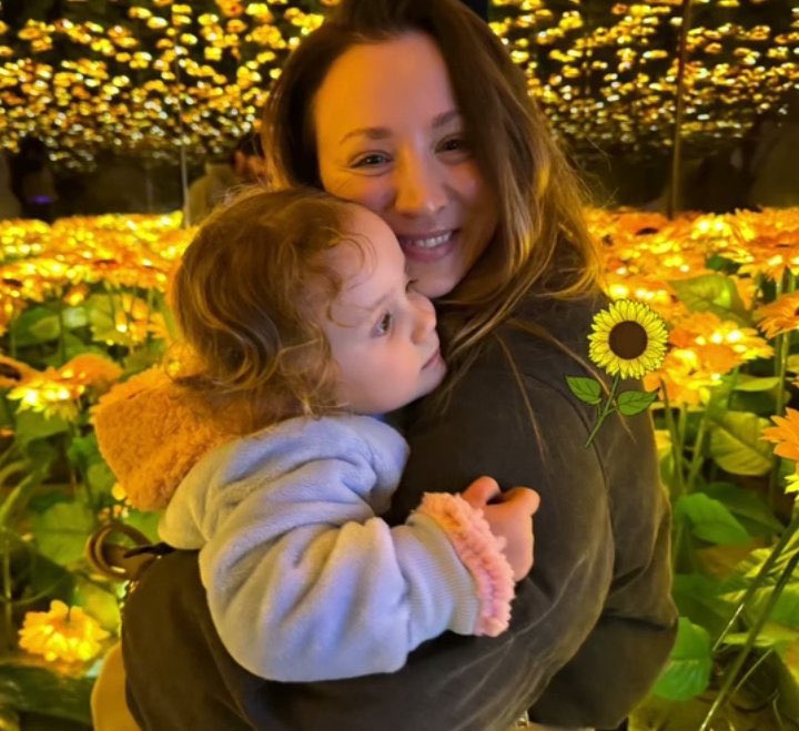 Kaley Cuoco tweet media