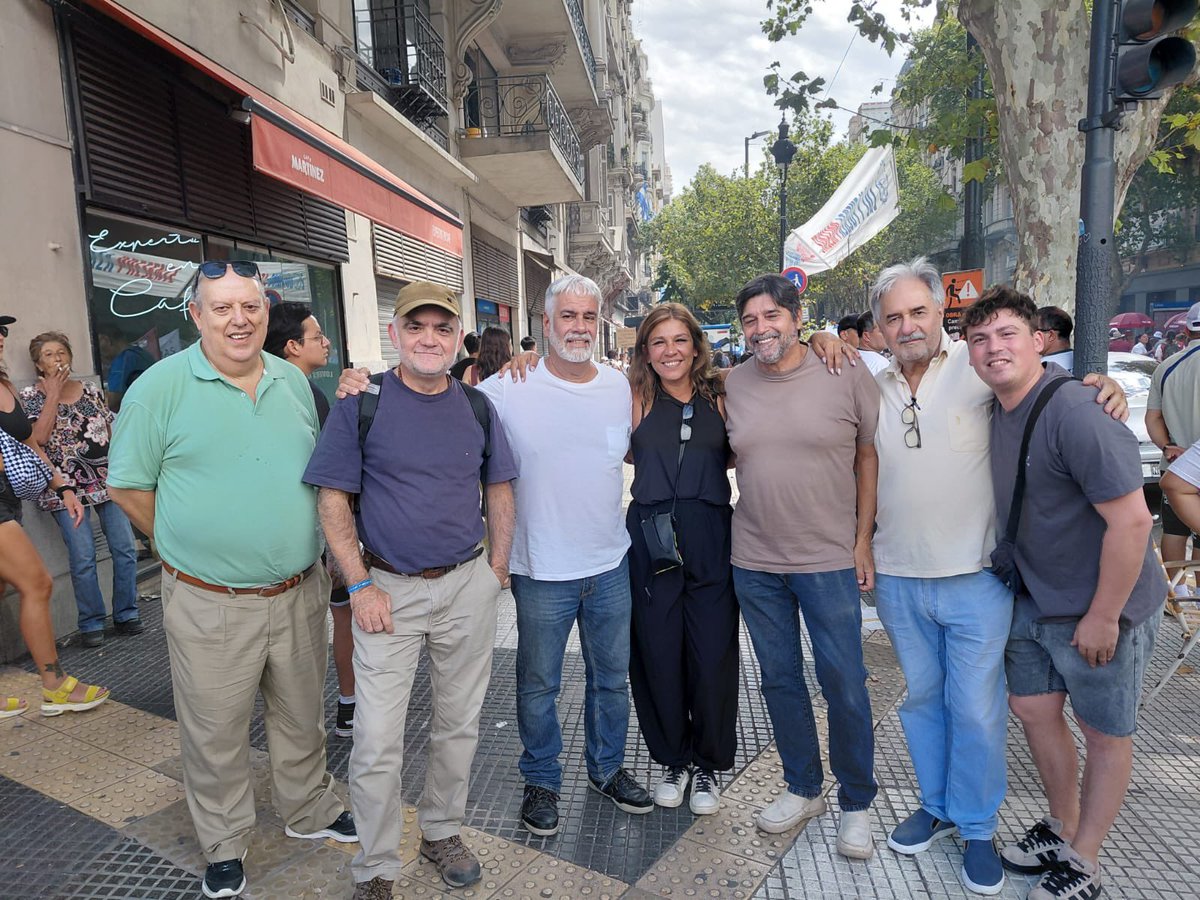 Acompañando al reclamo de los trabajadores organizados, frente a lo que será -si se aprueba la reforma laboral- el peor retroceso de la organización jurídico política e institucional de la democracia y la peor traición de los “peronistas” que la voten. No hay peor que eso.
