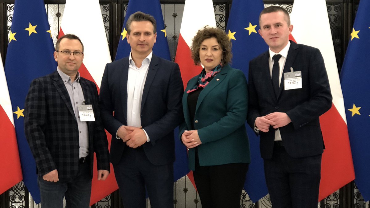 PiotrGrabarczyk's tweet photo. O sprawach ważnych i bardzo ważnych dla Olkusza i Małopolski rozmawialiśmy dzisiaj wspólnie z @DorotaMarek_ w @KancelariaSejmu i @PolskiSenat.🇵🇱

#Olkusz #SejmRP #PowiatOlkuski #Małopolska https://t.co/GQDJDXd98d