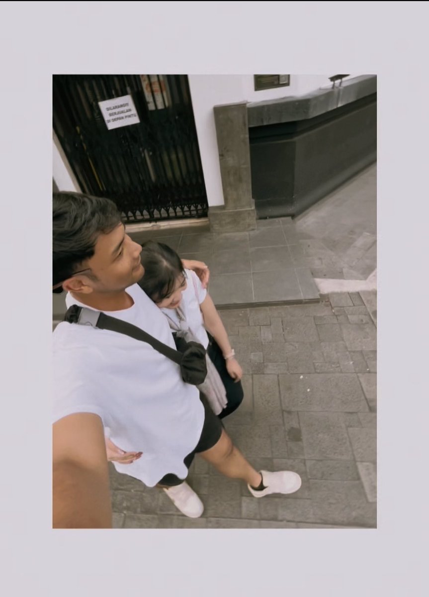 veraleu's tweet photo. kalo keluar kota nya gak sama yoel then i don’t want it 🥺😔🤚🏻 https://t.co/iEYDLlf4EW