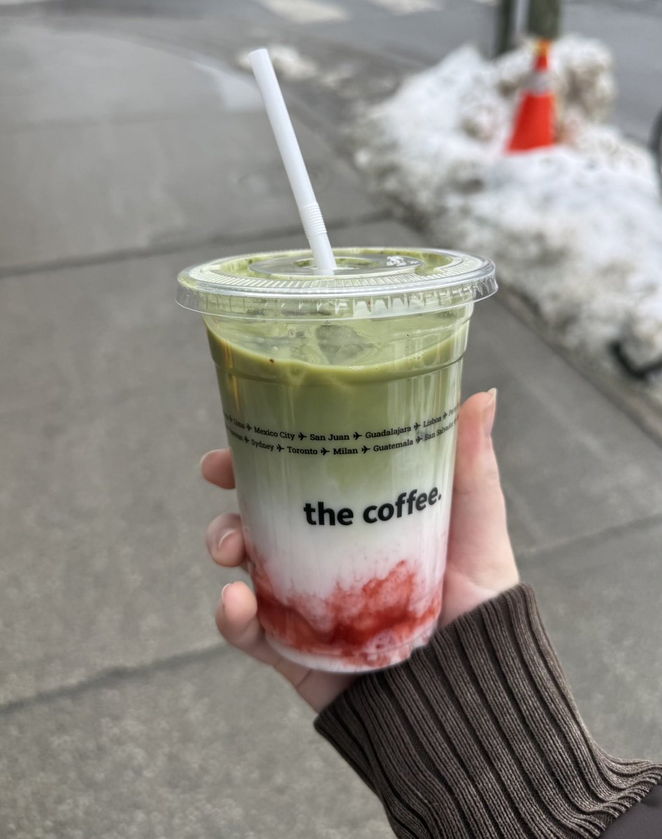 dnpclouds's tweet image. i loovveeee fruity strawberry matcha @danielhowell