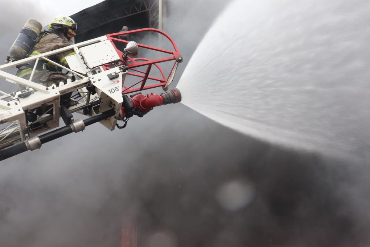 Bomberos Guayaquil tweet media