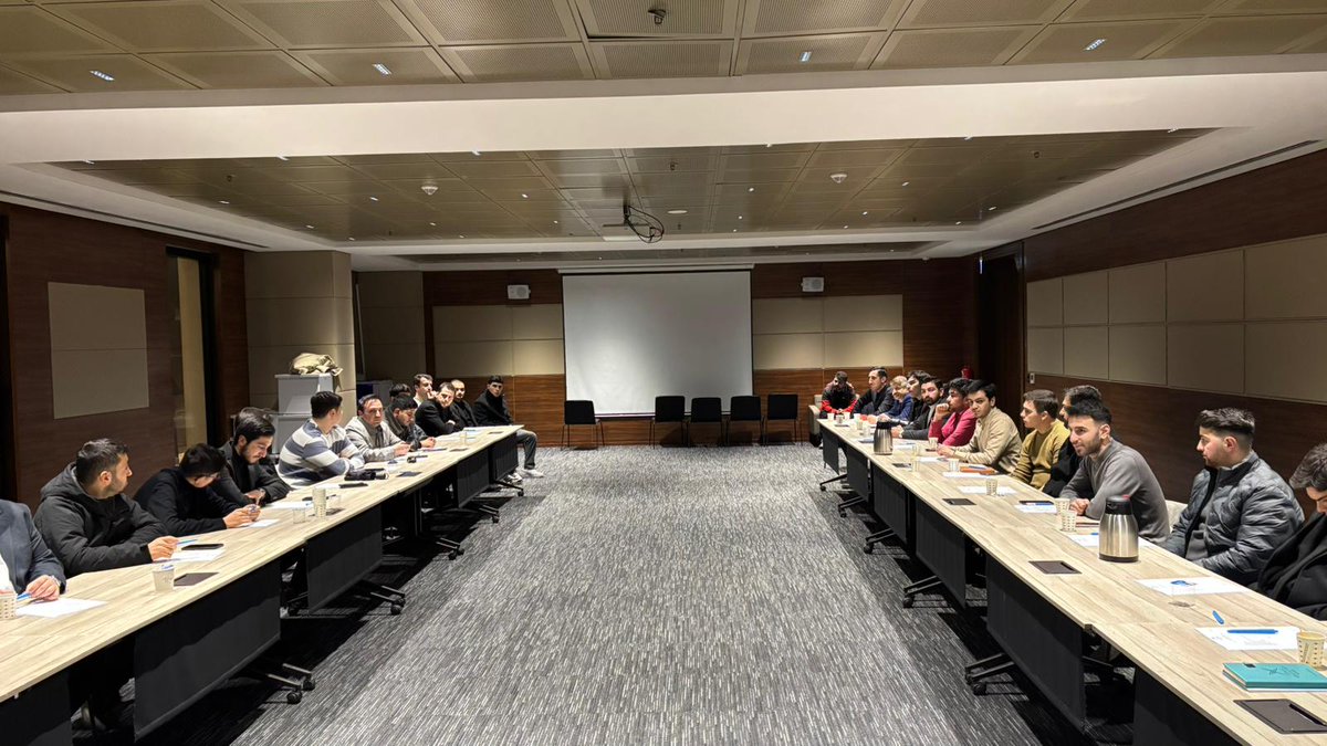 TÜGVA İstanbul ilçe Çalışan Gençlik Koordinatörlerimiz ile toplantımızı gerçekleştirdik.

İstanbul'un her ilçesinde Mesleki ve Teknik liseler başta olmak üzere, çalışma hayatının içerisinde yer alan her genç kardeşimize temas ederek, değerleriyle güçlü, bilinciyle öncü bir