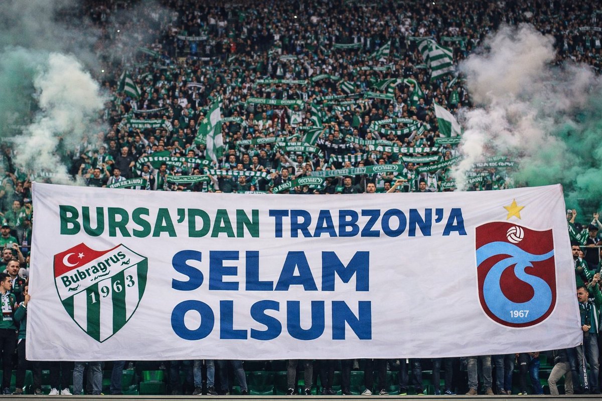 Bursasporlu taraftarlar Fenerbahçe maçı öncesi hazırladıkları Trabzonspor'a destek görselini paylaşıyor