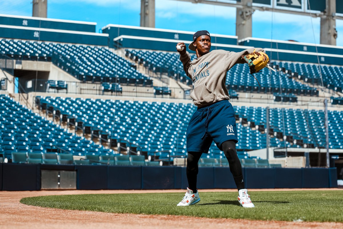 Yankees's tweet photo. Spring Rollin' 👊 https://t.co/TkhPUjRs82