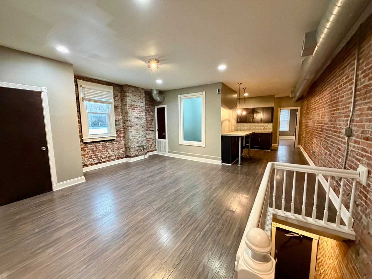 RPMPittsburgh's tweet photo. We have some awesome new listings this week! 49 units are available, including this amazing home in Friendship. Our profile has the link to our website. Contact us for a showing today! Days, nights, and weekends are available.

#rentalspittsburgh

#homeforrentpittsburgh https://t.co/aWklYrE1B2