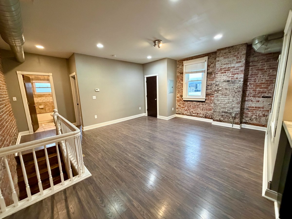 RPMPittsburgh's tweet photo. We have some awesome new listings this week! 49 units are available, including this amazing home in Friendship. Our profile has the link to our website. Contact us for a showing today! Days, nights, and weekends are available.

#rentalspittsburgh

#homeforrentpittsburgh https://t.co/aWklYrE1B2