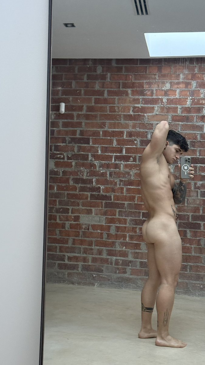 I went down to the storage room naked, I think the neighbour followed me 🫣