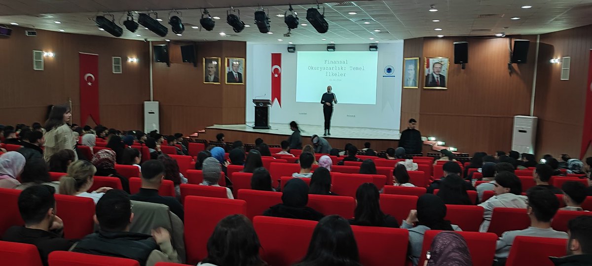 onuroguznet's tweet photo. Bugün Batman Üniversitesi İşkur programı kapsamındaki öğrencilerimize finansal okur yazarlık temalı bir eğitim verdim. Umarım faydalı olmuştur. https://t.co/1gF0J1iFJr
