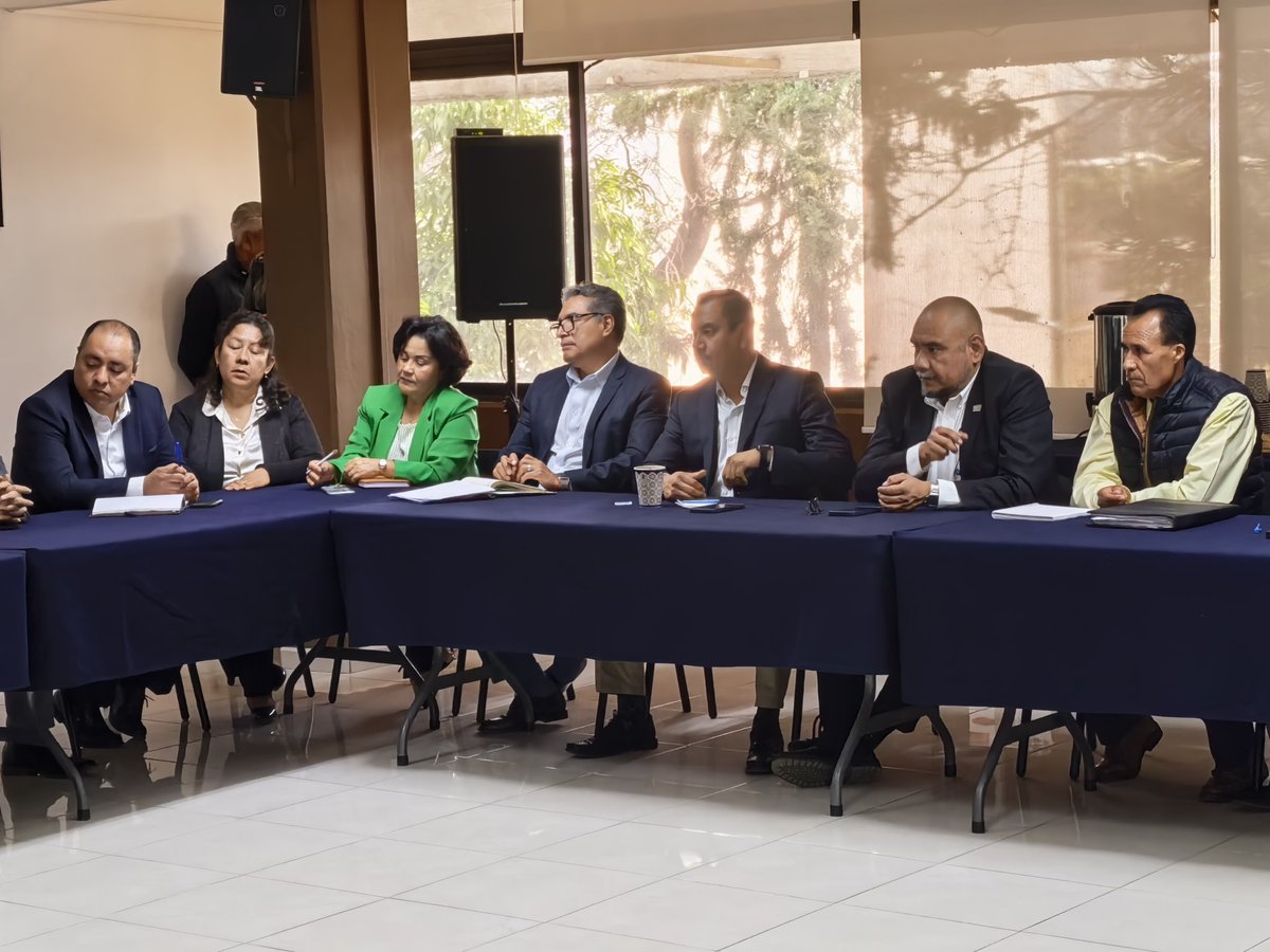 snte_24's tweet photo. Reunión de Trabajo entre la Sección 24 y la @USEBEQOficial para analizar los procesos regulados por la #USICAMM. Participaron el Prof. Francisco Ramírez Labra, el Prof. Jesús Rafael Méndez Salas y el equipo de Asuntos Laborales. 
#SNTE #Sección24 #USEBEQ https://t.co/BPCoHl9DDC
