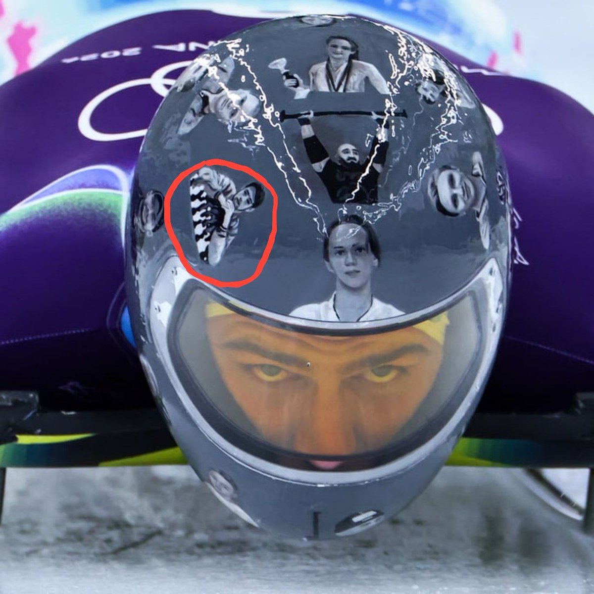 Один із загиблих спортсменів на шоломі пана <a href="/heraskevych/">Vladyslav Heraskevych OLY</a> – мій одногрупник Олексій Логінов. Як і я, Олексій вчився на міжнародника, цікавився Азією. У 23 роки пішов в «Азов». Був бойовим медиком, загинув, рятуючи побратима. 

За кожним зображенням – своя історія