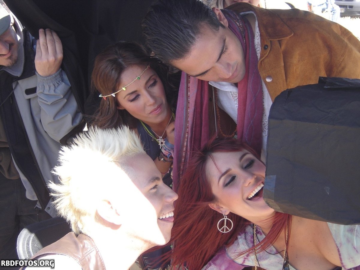 ApoyoDMBrasil's tweet photo. — 11 de fevereiro de 2007 @DulceMaria com @RBD_oficial gravando o videoclipe da música “Celestial” 🎥🎶 https://t.co/NmijWHuL90