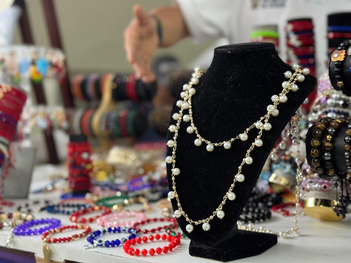IESSGuayas's tweet photo. #IESSteInforma | La Caja del Seguro del @IESSGuayas abre sus puertas a emprendedores usuarios del Bono de Desarrollo Humano, facilitando espacios para la exhibición y venta de sus productos.

Junto al Coordinador Zonal 8 de @DHumanoEc articulamos acciones que permitan replicar esta iniciativa en nuestros Centros de Atención al Usuario.