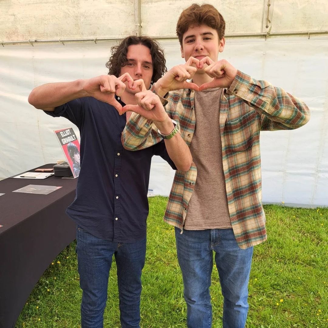 twinkdeku's tweet image. rip luke you would’ve loved using jace’s head as an armrest