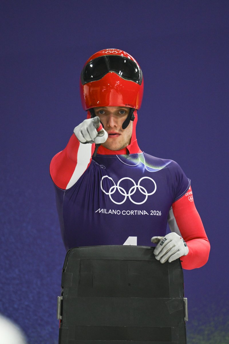 You're looking at Rasmus pointing at someone who's going to watch Men's #skeleton races tomorrow! 😎🛷

We start at 9:30 CET ⏰

#SlideToShine #MilanoCortina2026 #Olympics