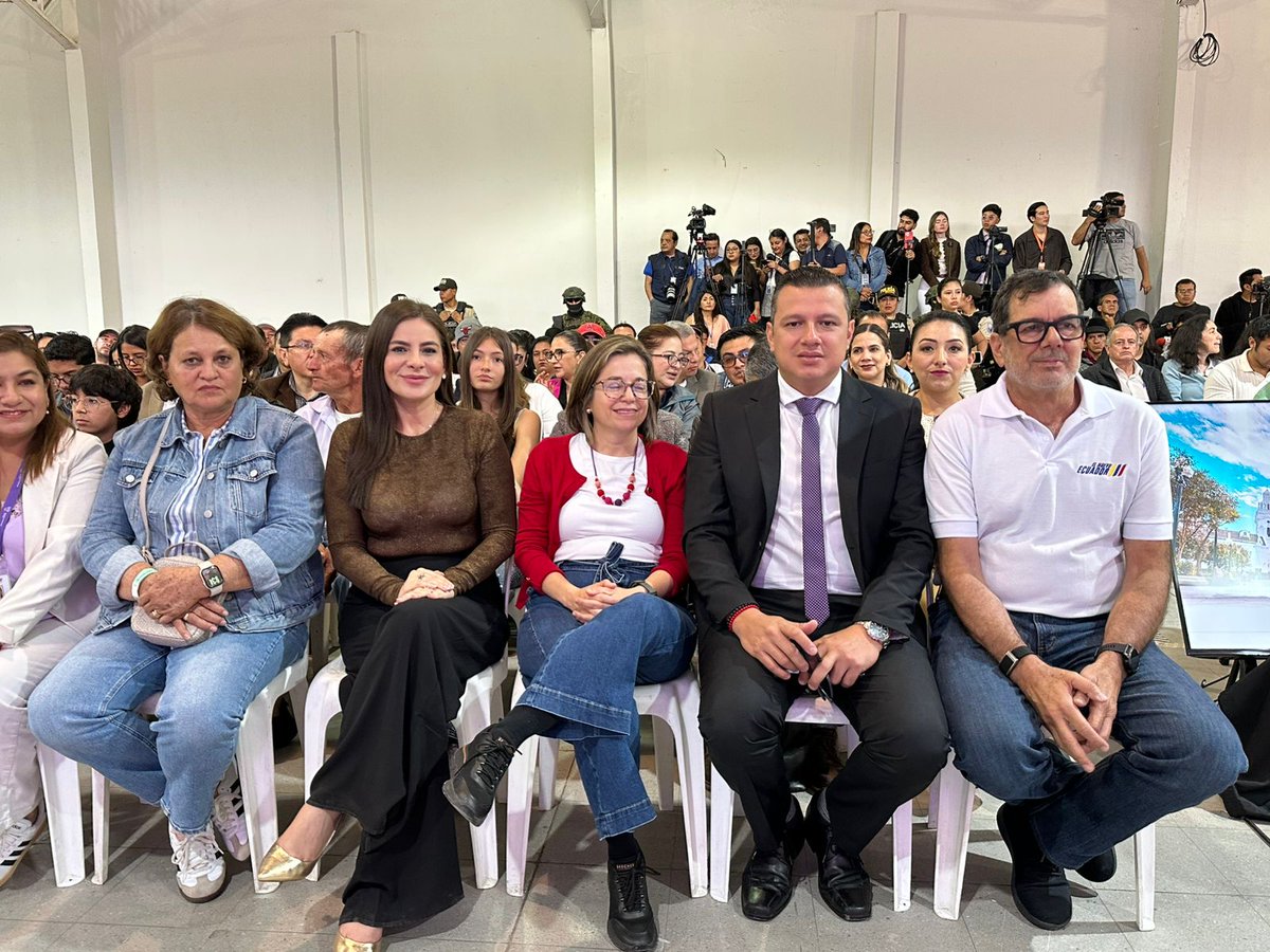 EducacionZ7_Ec's tweet photo. 💪 [LOJA] Participamos junto al Presidente de la República en el evento denominado “Millones que transforman vidas”, que consolida a través de proyectos, el compromiso del Gobierno Nacional en trabajar por el bienestar de todos los ecuatorianos.

#ElNuevoEcuador 🇪🇨 https://t.co/4wF2DCphh5