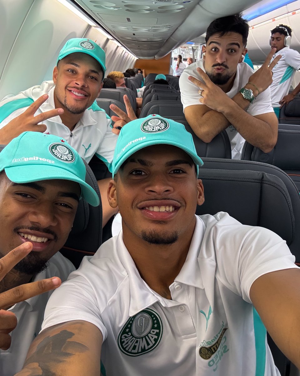 Tem selfie do meu elenco em busca de mais 3 pontos! Partiu POA! 🛫