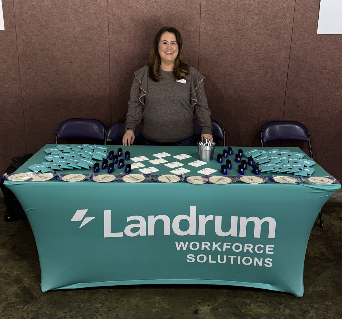 LandrumJobs's tweet photo. Nothing beats a night packed with energy, great people, and hometown hockey with the Pensacola Ice Flyers (SPHL)! 🥅✨

If a new job is on your goal list this year, we’ve got your back ➜ https://t.co/DDWpv8eHUc 💼 https://t.co/SzjlMe0bPQ